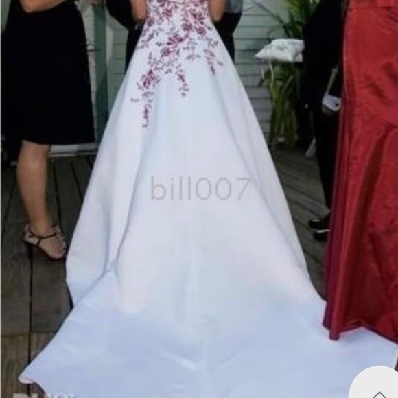 David’s Bridal Deep red accented wedding dress with matching vail   Size 4 - Picture 7 of 15